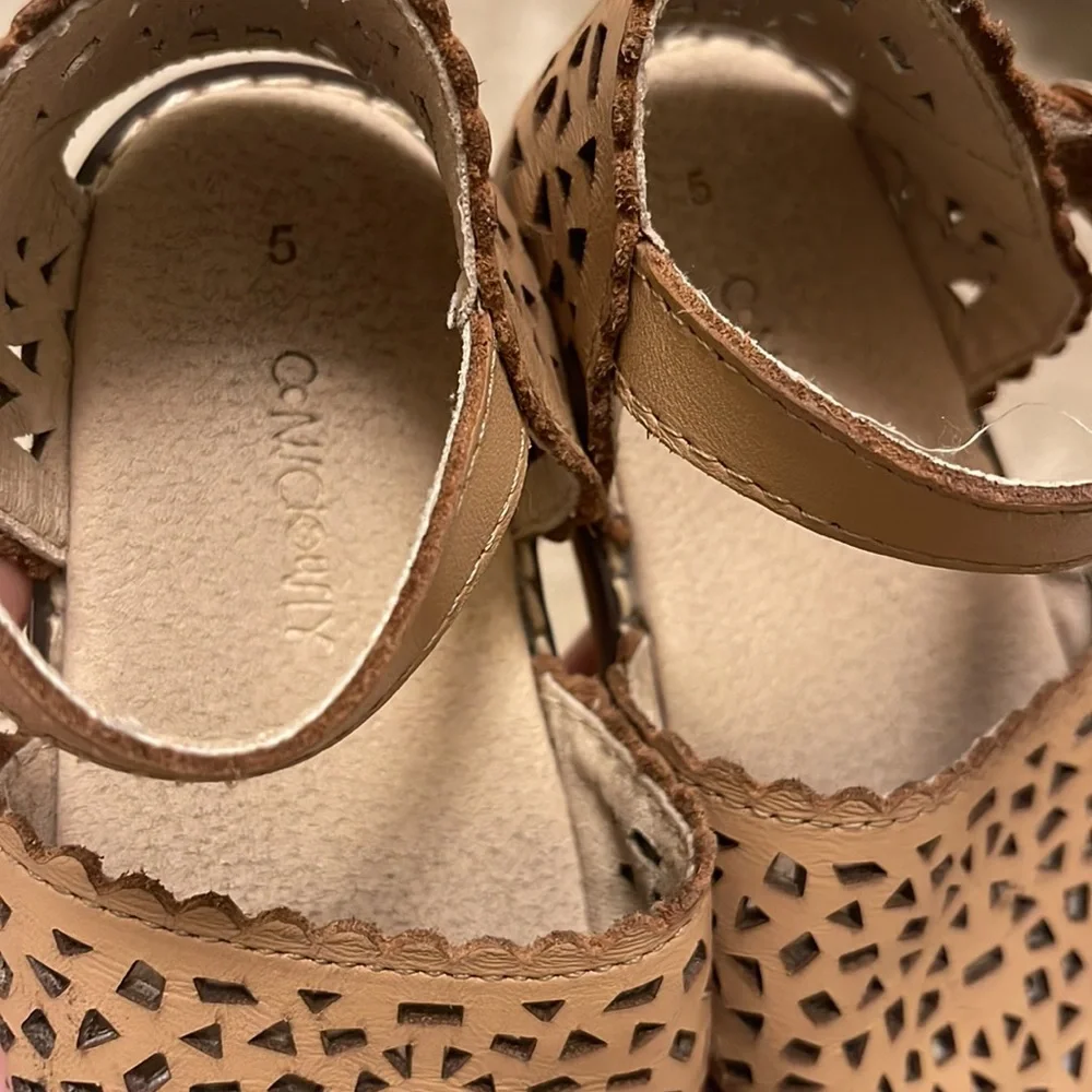 Toddler size 5 sandals - Picture 3 of 4
